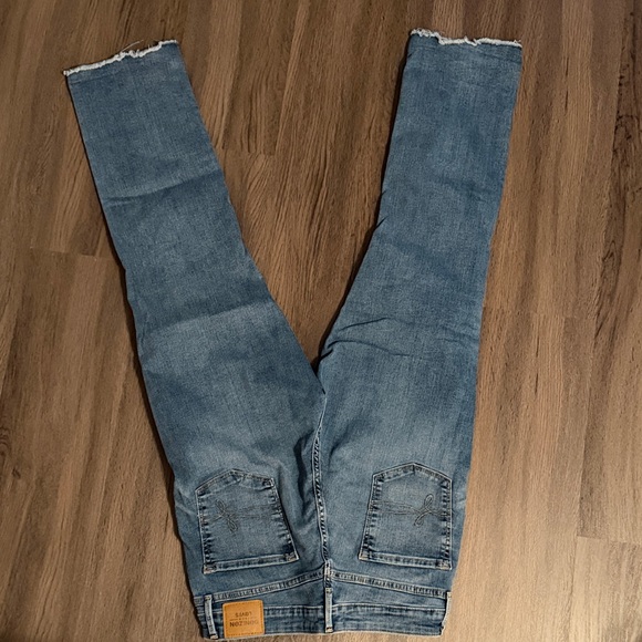 Levi's Light Blue Distressed Skinny Jeans - Picture 3 of 5